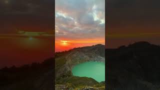 La Isla de los Colores Misterio del Lago Kelimutu en Indonesia 🌋✨ [upl. by Tabatha480]