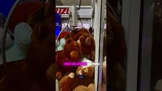 Un peluche GIGANTE con 20 pesos 😎 muñehunters [upl. by Esined]