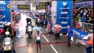 De slotmeters van Yemane Tsegay Adhane tijdens de marathon van Eindhoven in 2013 [upl. by Adnohr]