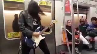 El guitarrista metalero que se robó la película en el Metro de Santiago [upl. by Kcirdneked]