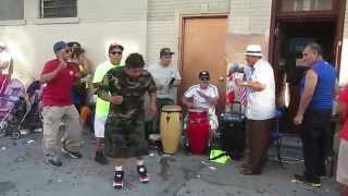 bailando salsa callejera 2014 EN PATERSON [upl. by Fairlie]