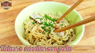 Fideos chinos o noodles con pollo  Recetas de cocina [upl. by Kciredec54]