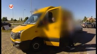 Dronke pakketbezorger zonder rijbewijs  WEGMISBRUIKERS [upl. by Quintin930]