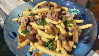 Ricetta pasta con funghi champignon e pancetta dolce senza panna [upl. by Bowrah]