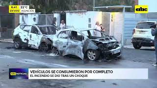 Dos vehículos se incendiaron por completo tras un choque [upl. by Dulcine]