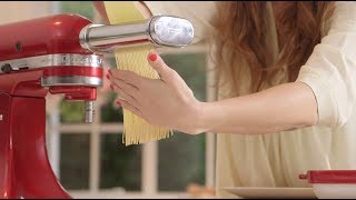 Spaghetti selbstgemacht mit dem KitchenAid PastaSet von Angela Bruderer [upl. by Aicenod]