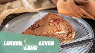 Chocoladepecantaart met courgette  Lekker Lang Leven [upl. by Anoirb]