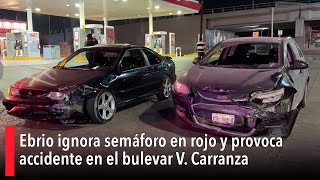 Ebrio ignora semáforo en rojo y provoca accidente en el bulevar V Carranza [upl. by Drusilla]