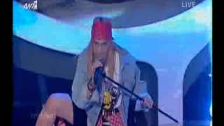 Gossiptvgr Η Κρυσταλλία έκανε την έκπληξη απόψε ως Axl Rose [upl. by Mercola356]