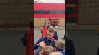 Matthijs de Ligt signing autographs at Old Trafford  Manchester United V Chelsea football [upl. by Niassuh985]