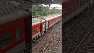 Thiruvananthapuram Central  New Delhi Keralaexpress skipping Edappally station indianrailway [upl. by Frayne525]