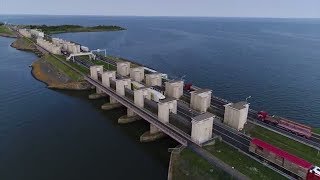 Histoires hollandaises  La Hollande le pays de leau  LAfsluitdijk [upl. by Enitsugua394]