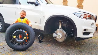 The wheel went down on BMW X5 flat tire [upl. by Acinoed]