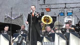 Henry de Winter sings Herr Ober zwei Mokka with the Bratislava Hot Serenaders [upl. by Inobe314]