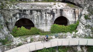 Der quotschwebende Radwegquot bei Limone sul Garda [upl. by Aicemat]