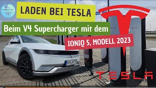 LADEN BEI TESLA BEIM V4 SUPERCHARGER MIT DEM HYUNDAI IONIQ 5 [upl. by Chicoine697]