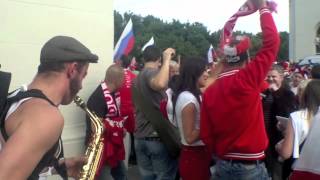 Przemarsz kibiców z Rosji na Stadion Narodowy  Miasta w Komie [upl. by Valdas240]