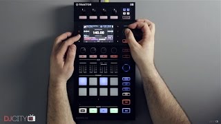 Review Native Instruments Traktor Kontrol D2 [upl. by Aridan964]