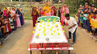 বিনামুল্য প্রয়োজনীয় উপহার জেতার অসাধারন বিনোদনের খেলা। আজব মাঠে বল গড়িয়ে কে বেশি পুরস্কার জিতলো [upl. by Adnale]