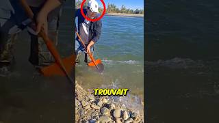 Cet homme a trouvé un rocher incroyable dans la mer 😱 [upl. by Monson]