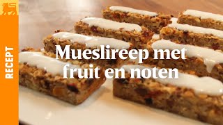 Mueslireep met fruit en noten geglaceerd met yoghurt [upl. by Cadmar]