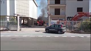 Incendio nellarea del Mobilificio Valente a Bisceglie [upl. by Faustena]