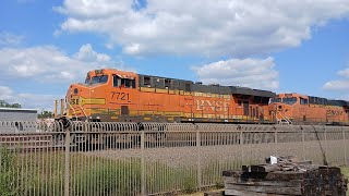 BNSF 7721 leading BNSF 6051 southbound manifest train in Rosenberg Texas horn salute [upl. by Carlstrom214]