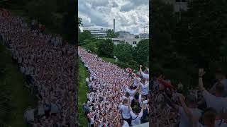 Tausende OFCFans singen sich auf dem Marsch nach Frankfurt ein [upl. by Tamanaha839]