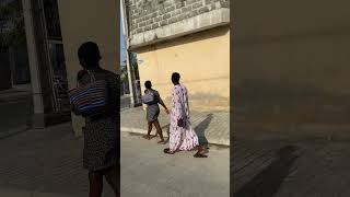 La vie des célibataire dans les rues 🤣 benin humour cotedivoire funny abonnetoi [upl. by Neumark624]