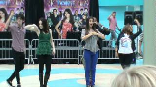 The Surprise Mini Concert when the Cast of Victorious was at the Mall of America [upl. by Wolk532]