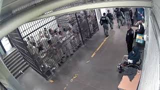 Inmates in Chicago clap for accused cop killer in jail [upl. by Canute]