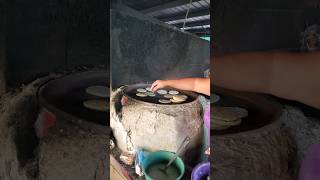 Tortillas en comal de barro en San Vicente ElSalvador choteando503 [upl. by Killam574]