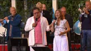 BAO Tommy Körberg amp Helen Sjöholm  Nu Mår Jag Mycket Bättre Live Allsång På Skansen 2008 [upl. by Ilan]