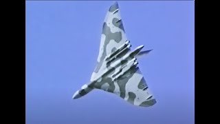 Vulcan XH558 Display  Woodford 1990 [upl. by Philan]