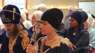 ENGLISH SIKH MARRIAGE II KIRTAN BY CHARDIKALA JATHA ll Actor Tyler Atkins and Harsangat Kaur Khalsa [upl. by Ztnaj248]