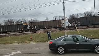 A GP402 locomotive hauling a southbound manifest train at Tuscarawas Ave in Dover [upl. by Subak]