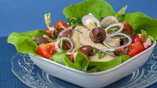 Traditional Salad Nicoise with Grilled Tuna [upl. by Okubo]