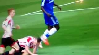 Ramires punches larsson [upl. by Ube639]