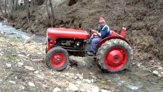 Tractor Massey Ferguson 35 [upl. by Aleyak343]