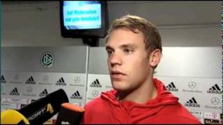 Blöde Frage an Manuel Neuer [upl. by Atterual]