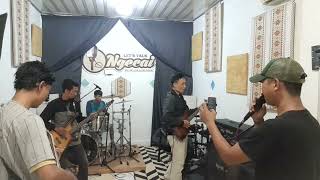 Empat Mata  dbagindas Live Studio Cover  DiaRkis Band [upl. by Joacima]