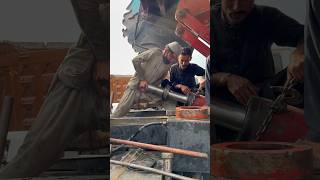 Mechanics tried hard to fix hydraulic jack of truck shortsfeed youtubeshorts [upl. by Annuahsal]