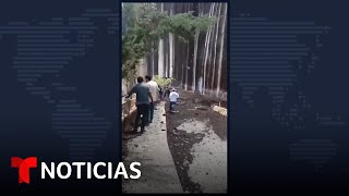 Derrumbe en una zona turística de Colombia deja 15 heridos  Noticias Telemundo [upl. by Hubble]