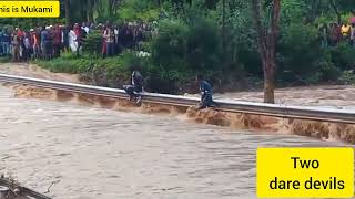 Two dare devilstwo men dare a flooded road in Kenya kenyafloods kenyanfloodsnow africa [upl. by Mcnully]