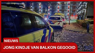 Jong kindje van balkon gegooid in Zutphen en raakt ernstig gewond [upl. by Baillie815]