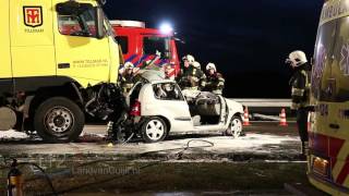 A73 bij Boxmeer dicht door ongeval met meerdere voertuigen [upl. by Ayoj]