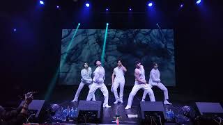 ONEUS 원어스 quotSimulationquot Progresja Music Club Warsaw 04112023 fancam [upl. by Esinet808]