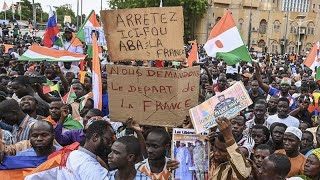 Niger  les putschistes ordonnent le départ de lambassadeur de France Paris refuse [upl. by Arretak]