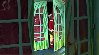 AN ICONIC ENTRANCE FROM THE GRINCH AT UNIVERSAL STUDIOS ORLANDO  GRINCHMAS [upl. by Seraphim]