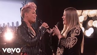 Kelly Clarkson Pnk  Everybody Hurts 2017 American Music Awards [upl. by Cower]